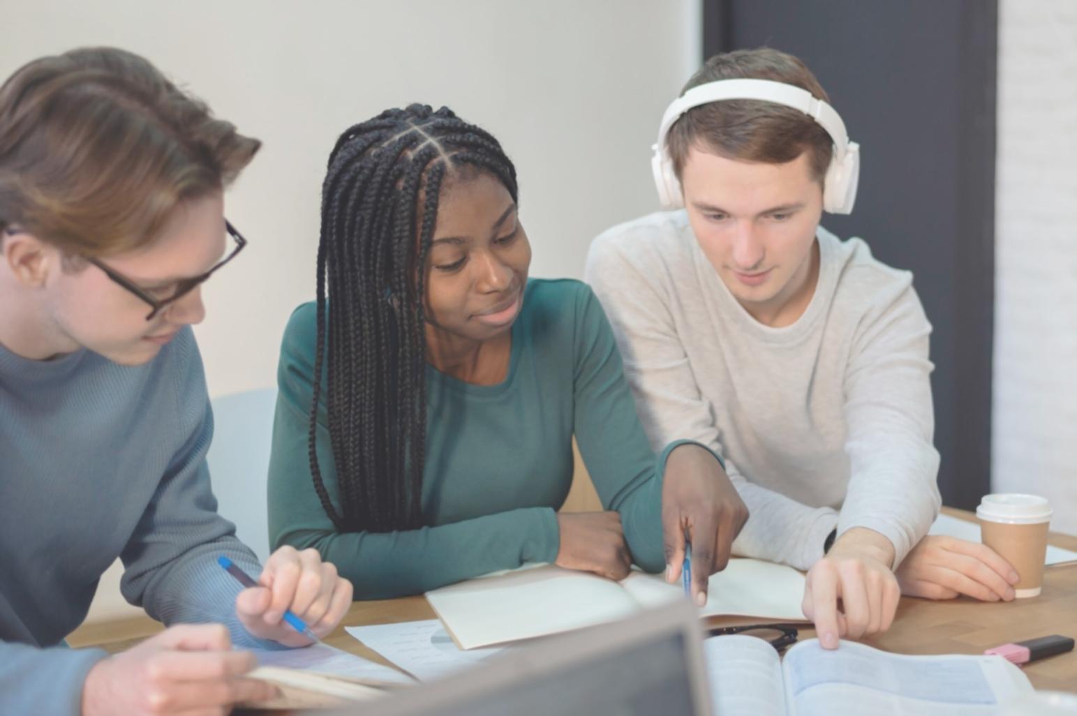 Espace de travail collaboratif pour la formation financière
